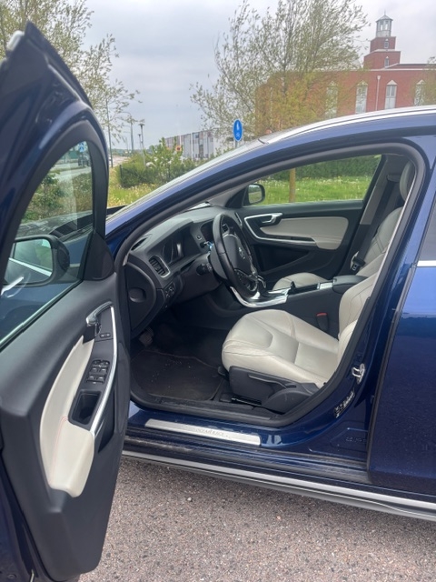 Volvo V60 D2 Powershift 2015, bild 2/6