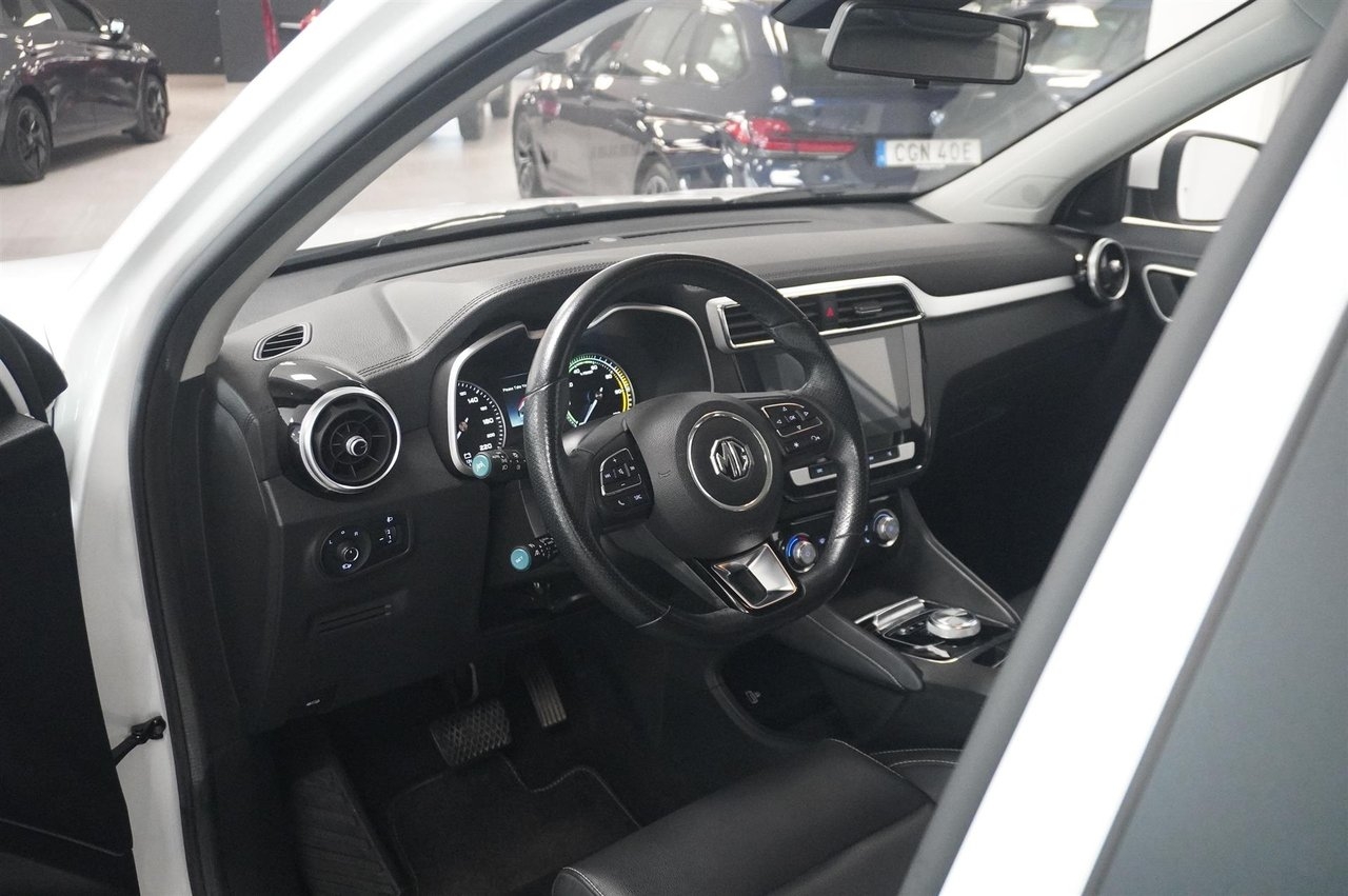 MG ZS Luxury 45kWh Pano Elstol 360-Kam 2021, kuva 4/10