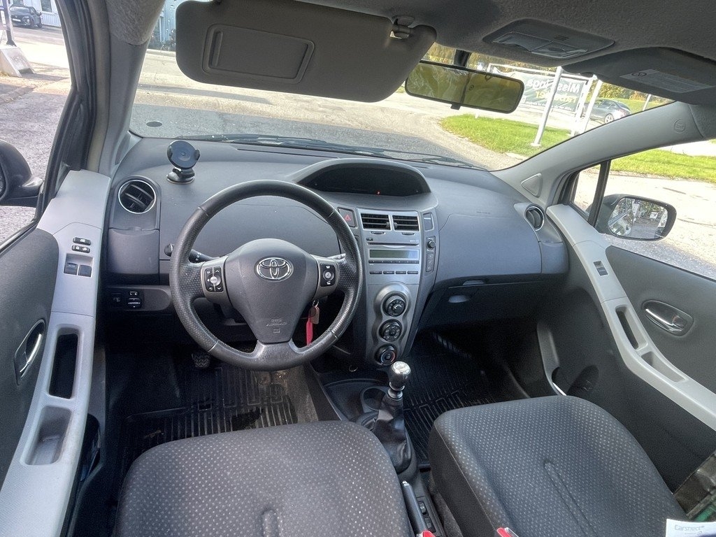Toyota Yaris 2011, bild 5/6