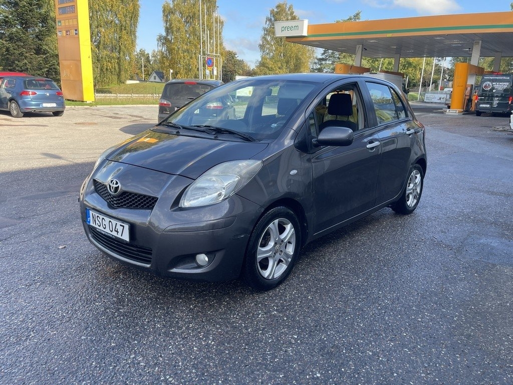 Toyota Yaris 2011, bild 2/6
