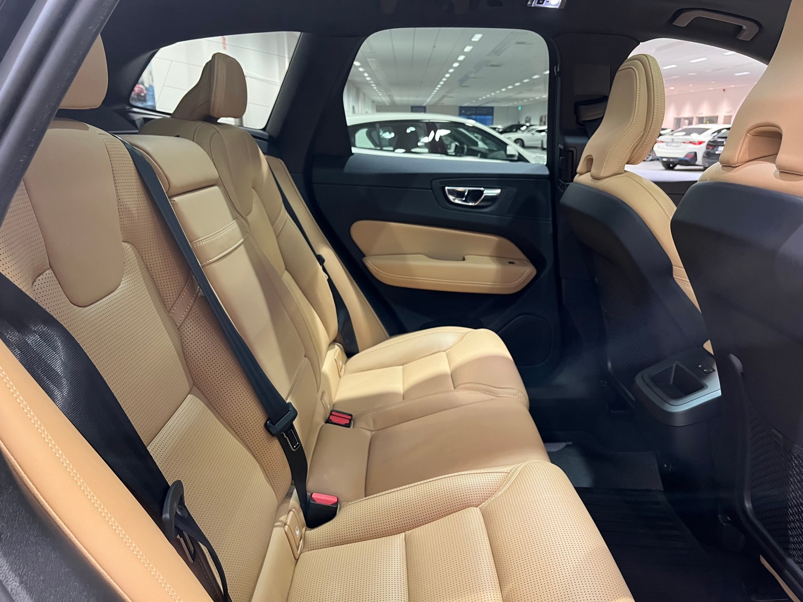 Volvo XC60 B5 AWD Geartronic Inscription 2021, bild 6/7