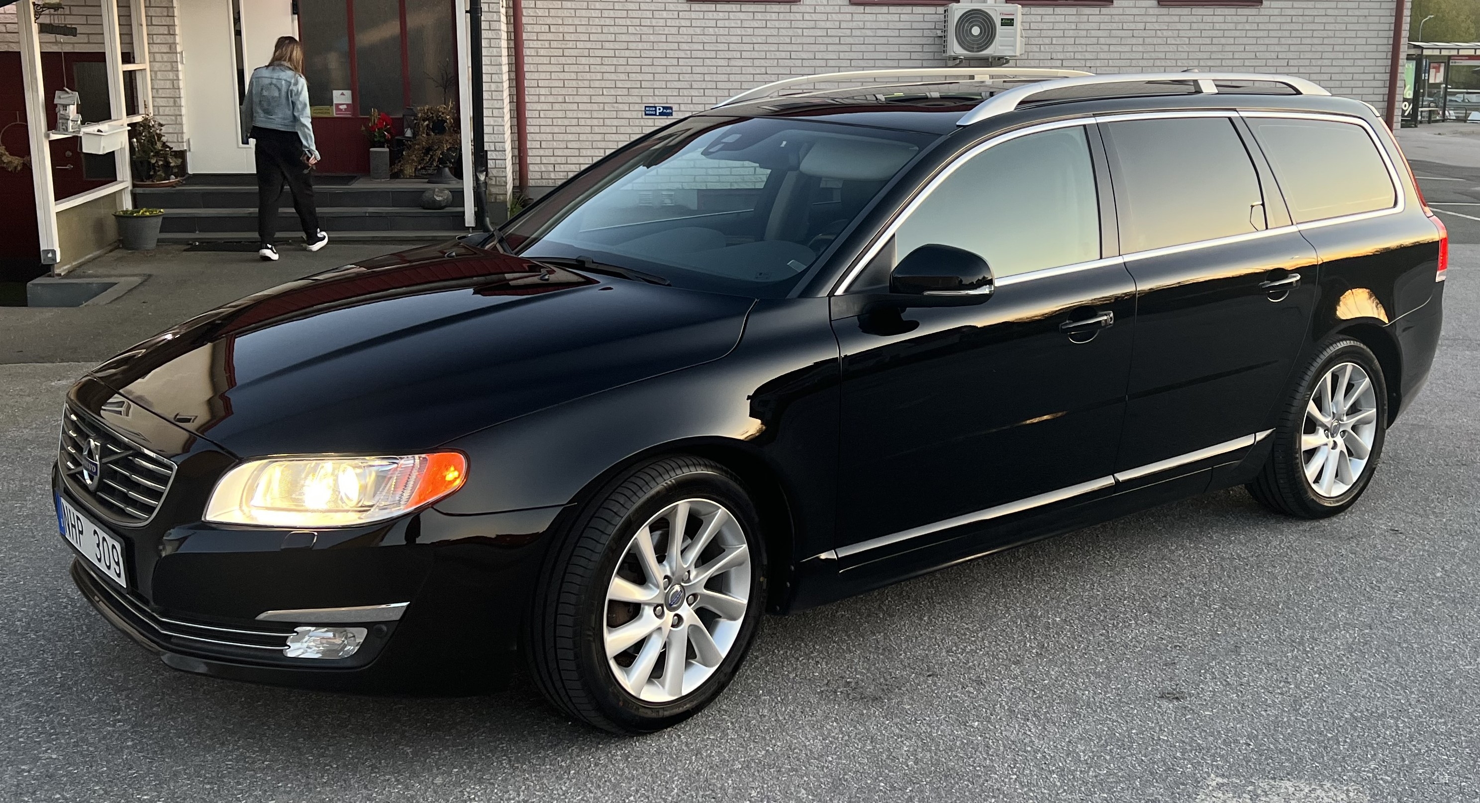 Volvo V70 D2 Manuell 2014, kuva 2/5