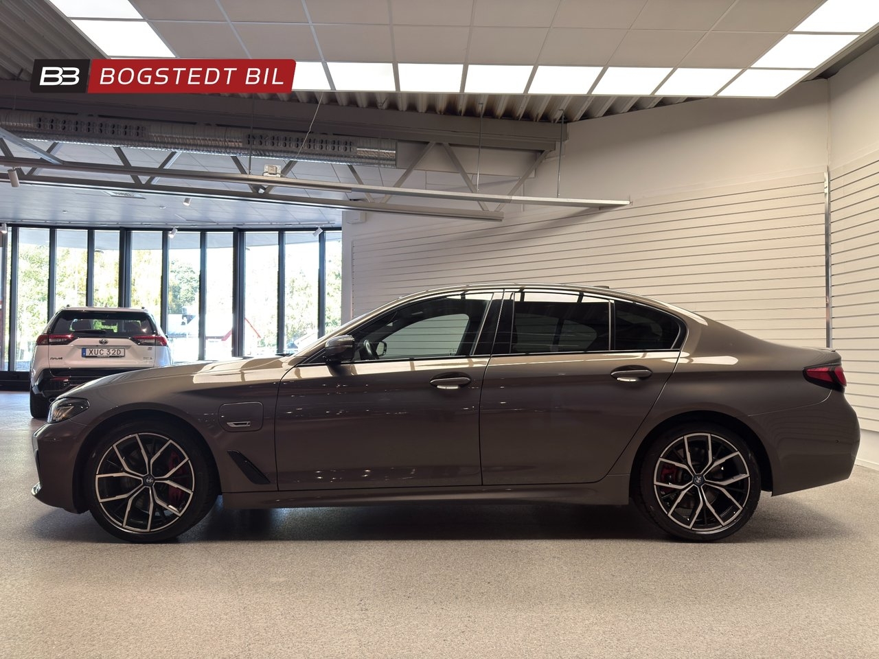 BMW 545 e xDrive 394hk 2023, kuva 4/10