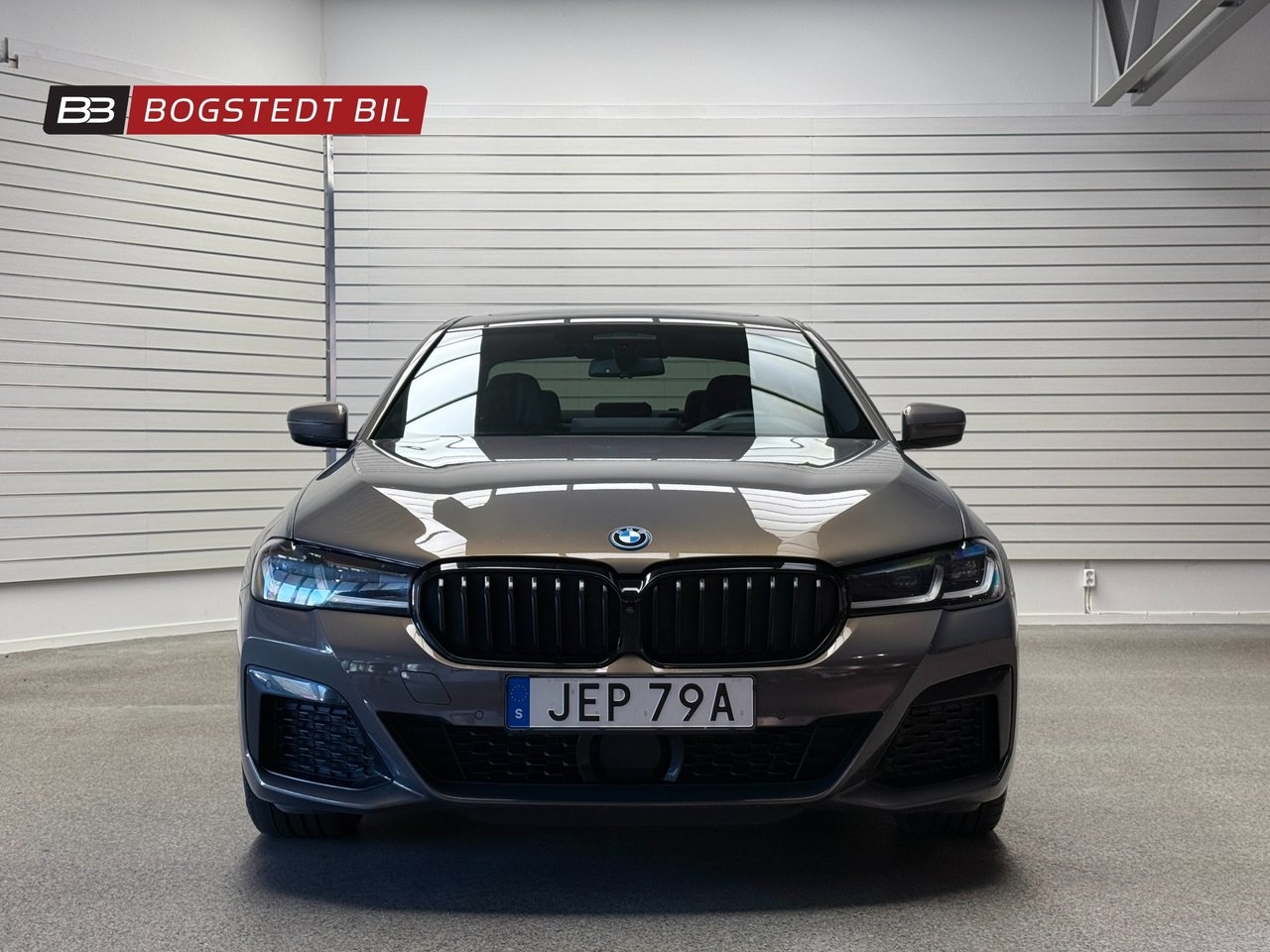 BMW 545 e xDrive 394hk 2023, kuva 2/10