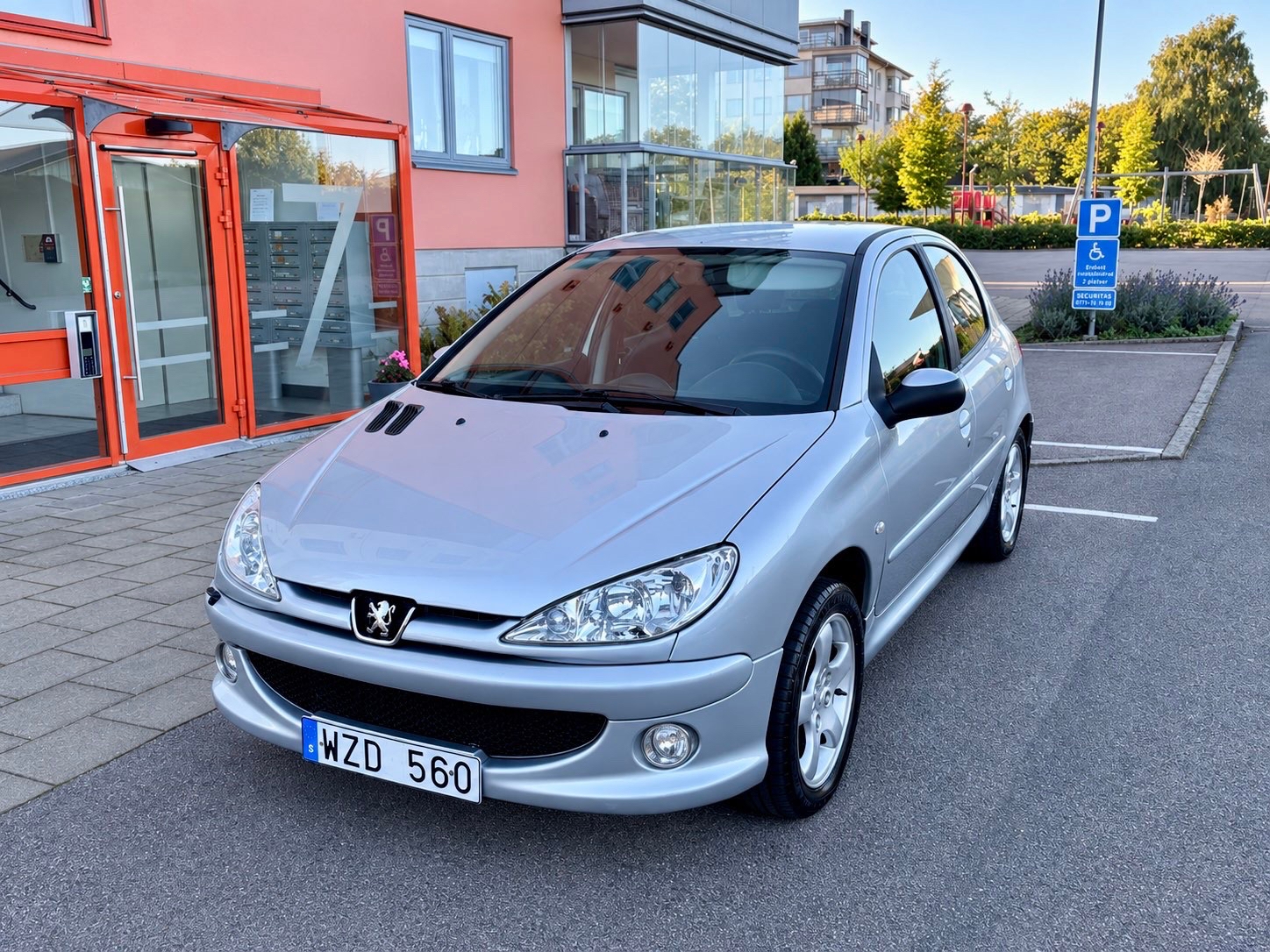 Peugeot 206 5-dörrar 1.4 Manuell 2006, bild 2/7