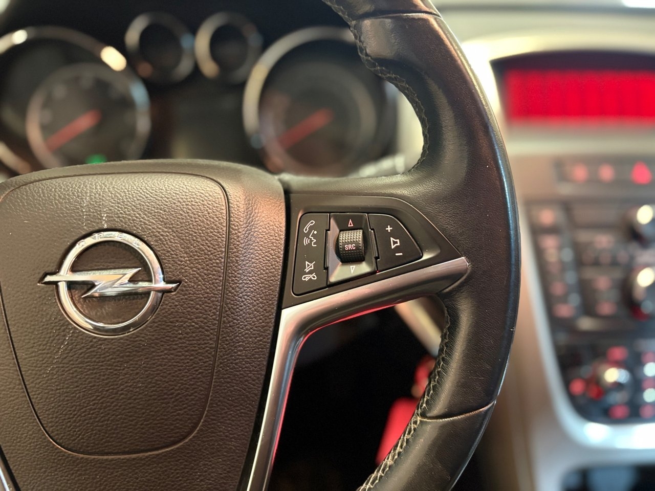 Opel Astra 2011, kuva 7/10