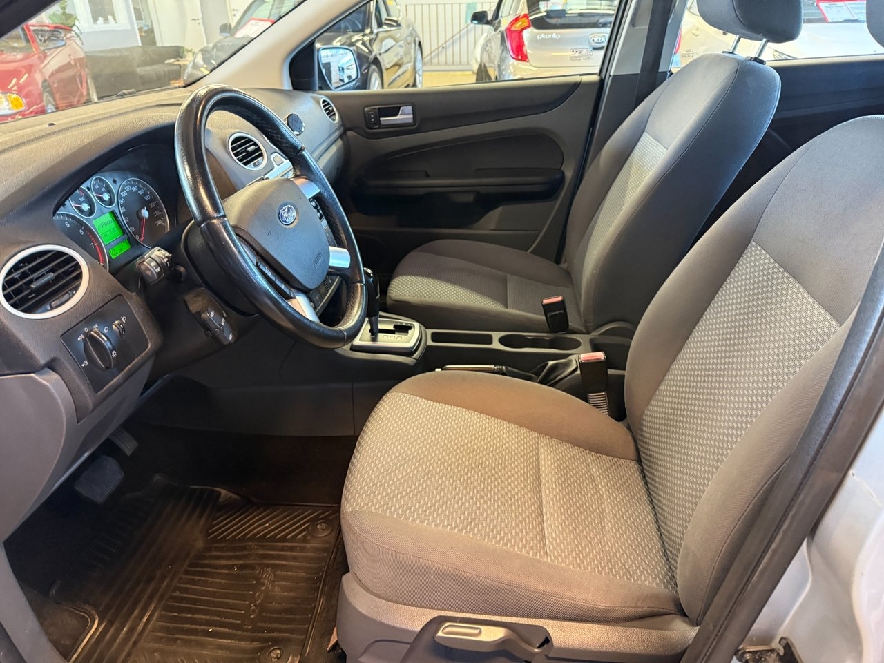 Ford Focus Kombi 2.0 AUTOMAT 2007, bild 6/10