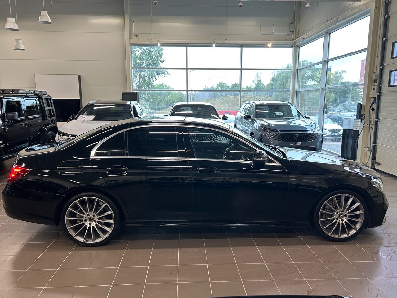 Mercedes-Benz E 200 d 9G-Tronic AMG Line 2019, bild 7/10