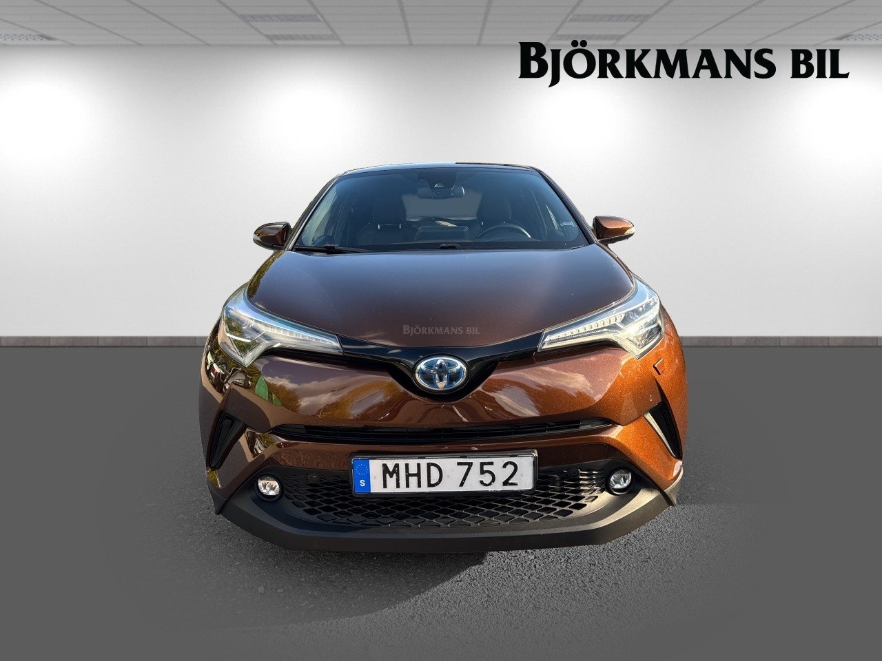 Toyota C-HR Hybrid CVT 122hk 2017, photo 3/10