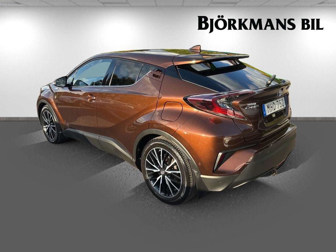 Toyota C-HR Hybrid CVT 122hk 2017, photo 4/10