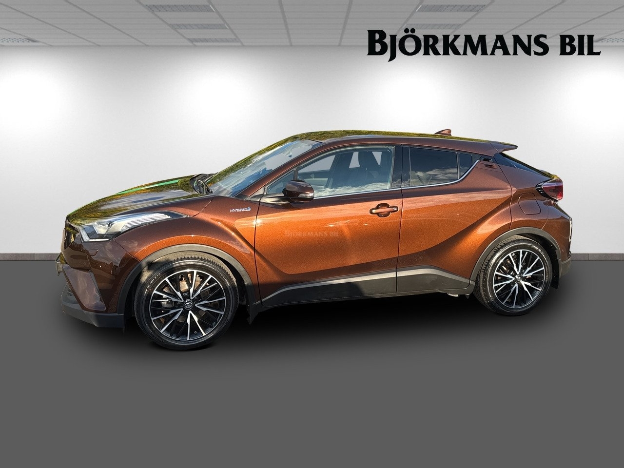 Toyota C-HR Hybrid CVT 122hk 2017, photo 2/10
