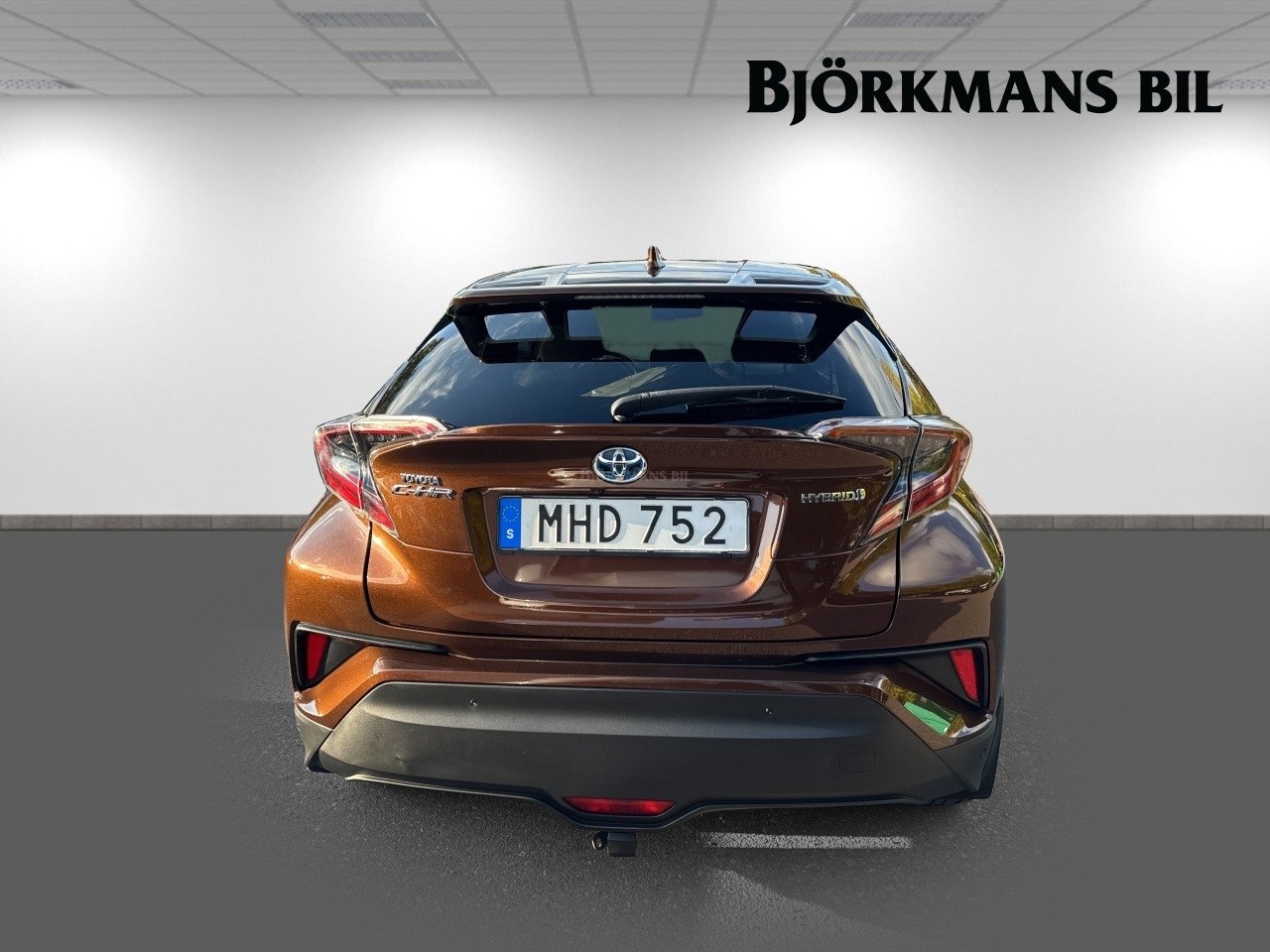 Toyota C-HR Hybrid CVT 122hk 2017, photo 5/10