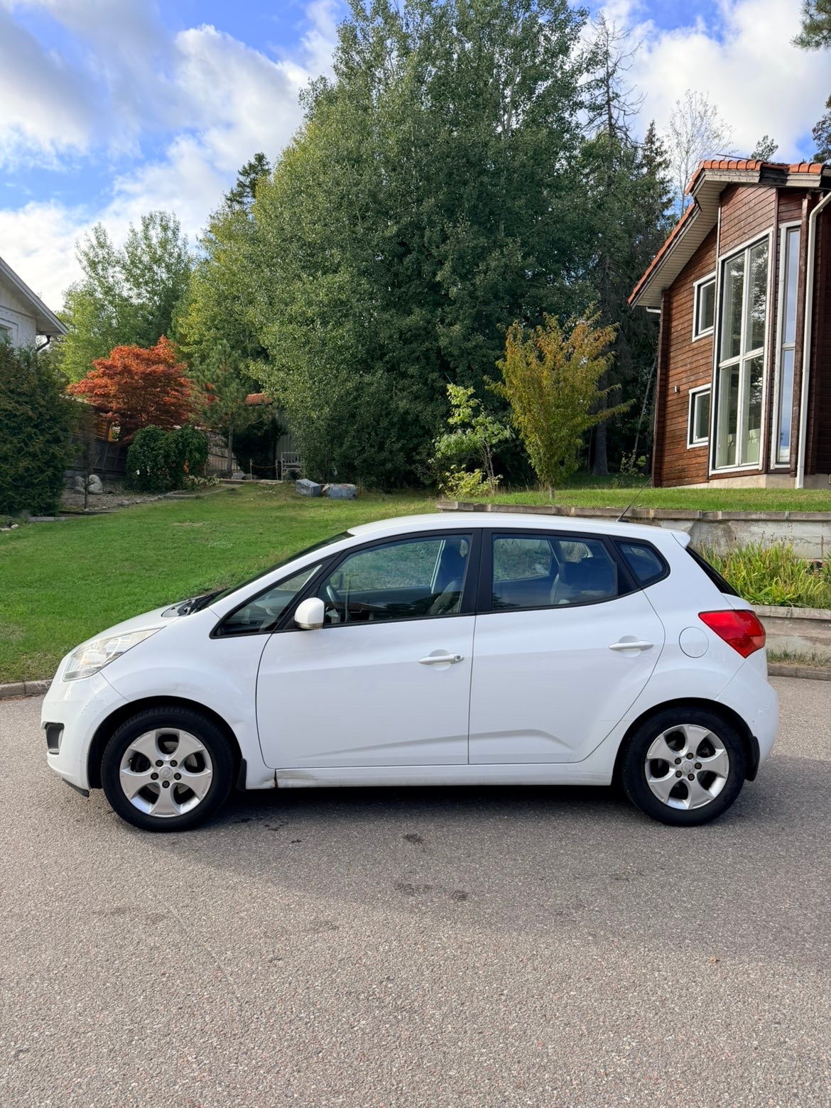 Kia Venga 1.4 CRDi Manuell 2011, bild 2/9