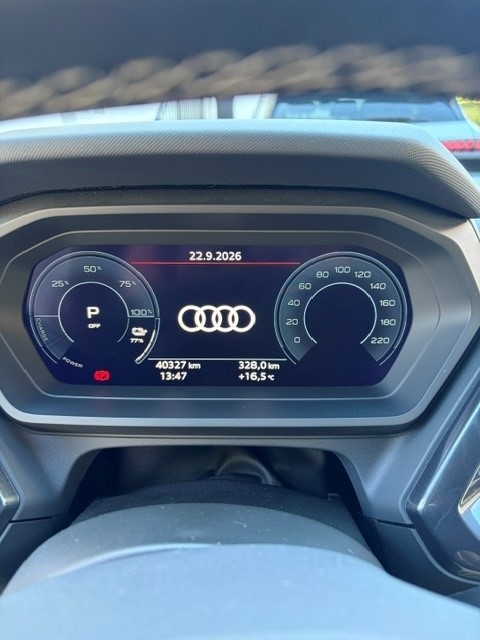 Audi Q4 e-tron 40 2023, photo 7/9