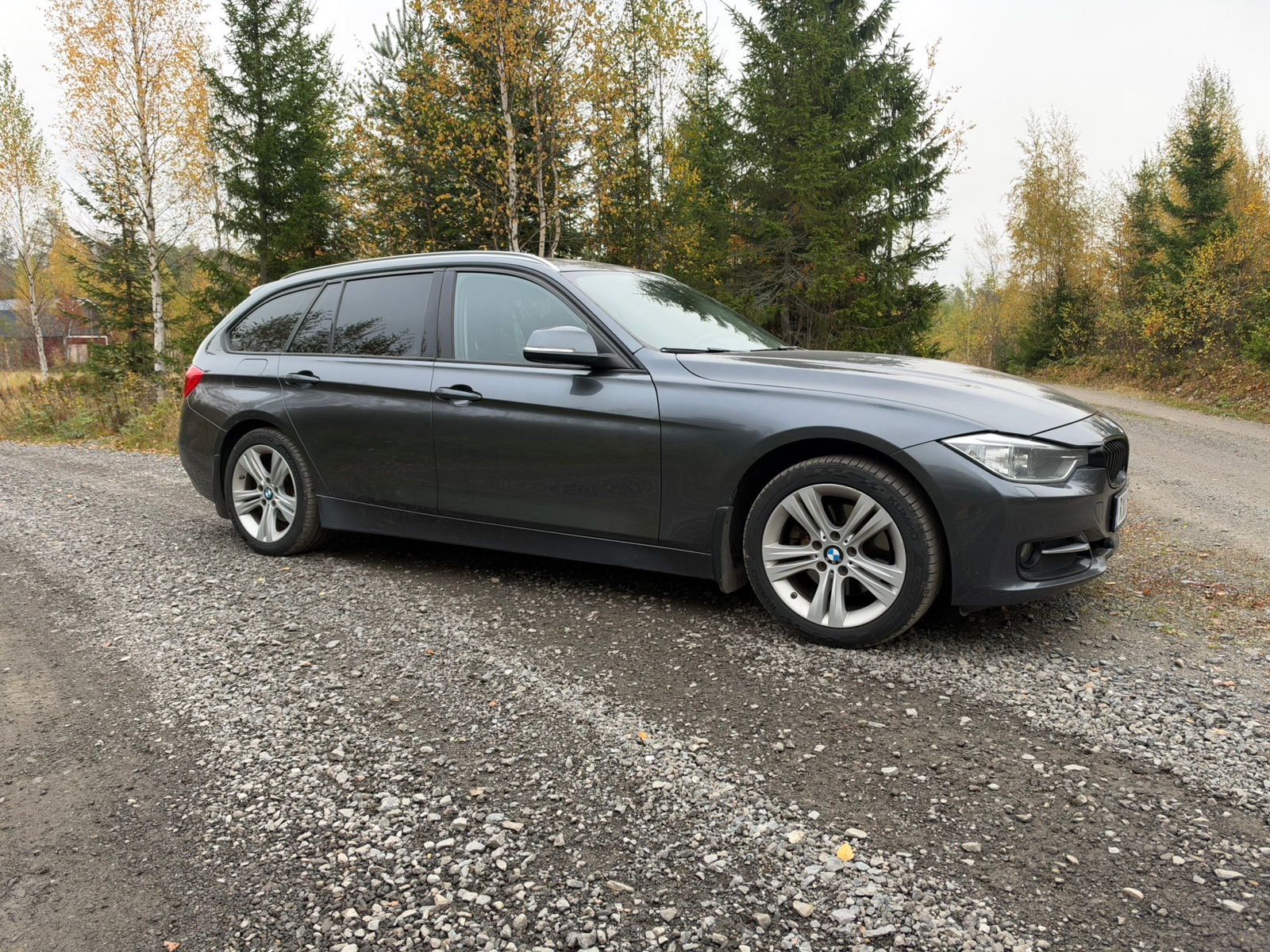 BMW 320 d xDrive Touring Steptronic 2015, bild 2/6