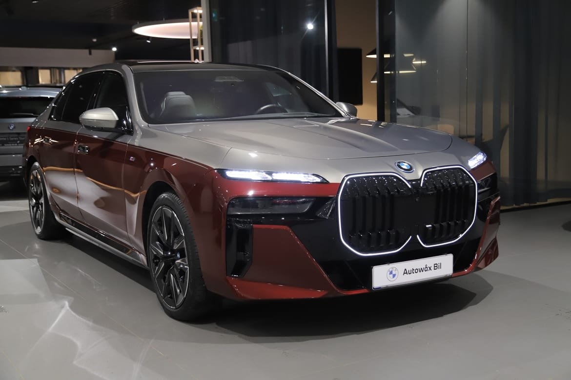 BMW i7