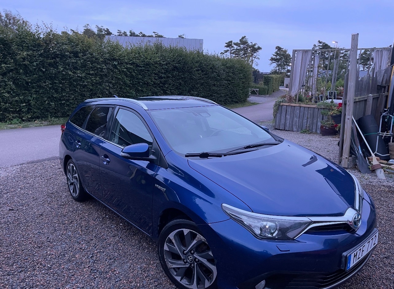 Toyota Auris Touring Sports Hybrid e-CVT 2016, bild 2/10