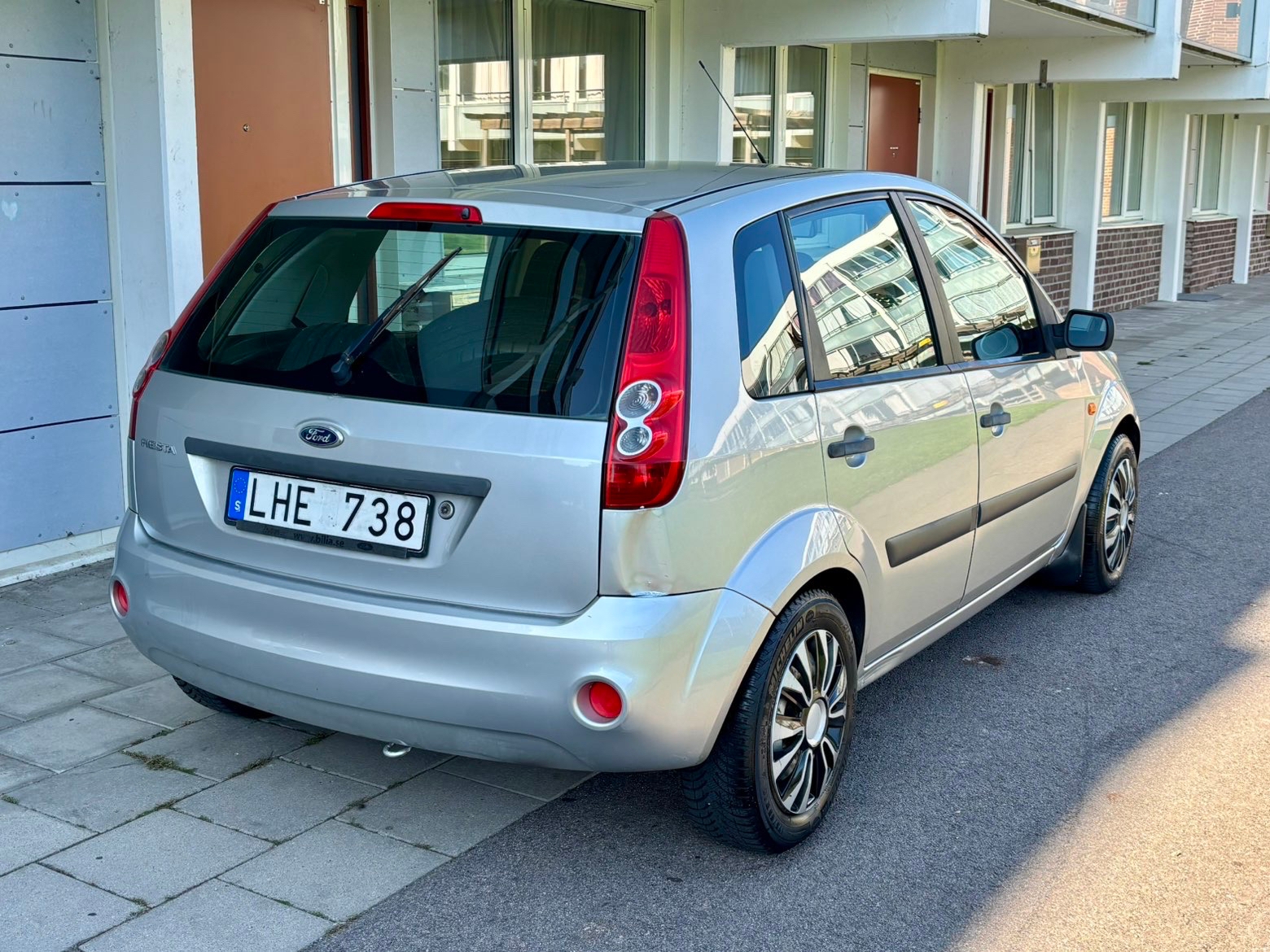 Ford Fiesta 5-dörrar 1.4 Manuell 2007, photo 4/6
