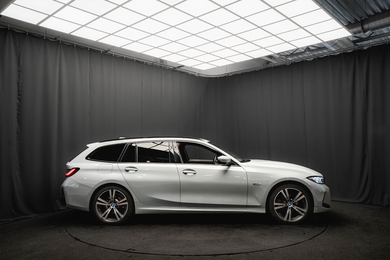 BMW 330 e xDrive M Sport PANO LÄDER DRAG 2023, bild 6/10