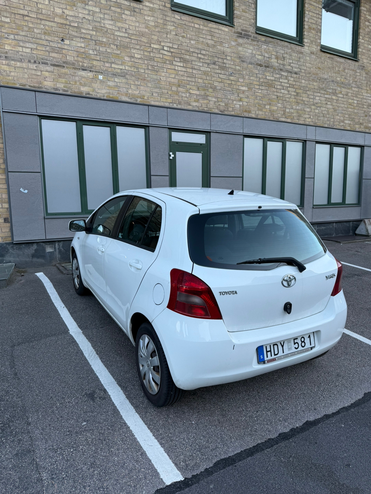 Toyota Yaris 5-dörrar 1.3 VVT-i Manuell 2008, bild 3/5