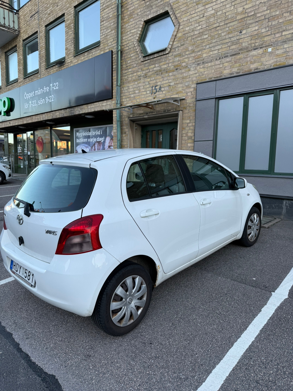Toyota Yaris 5-dörrar 1.3 VVT-i Manuell 2008, bild 4/5