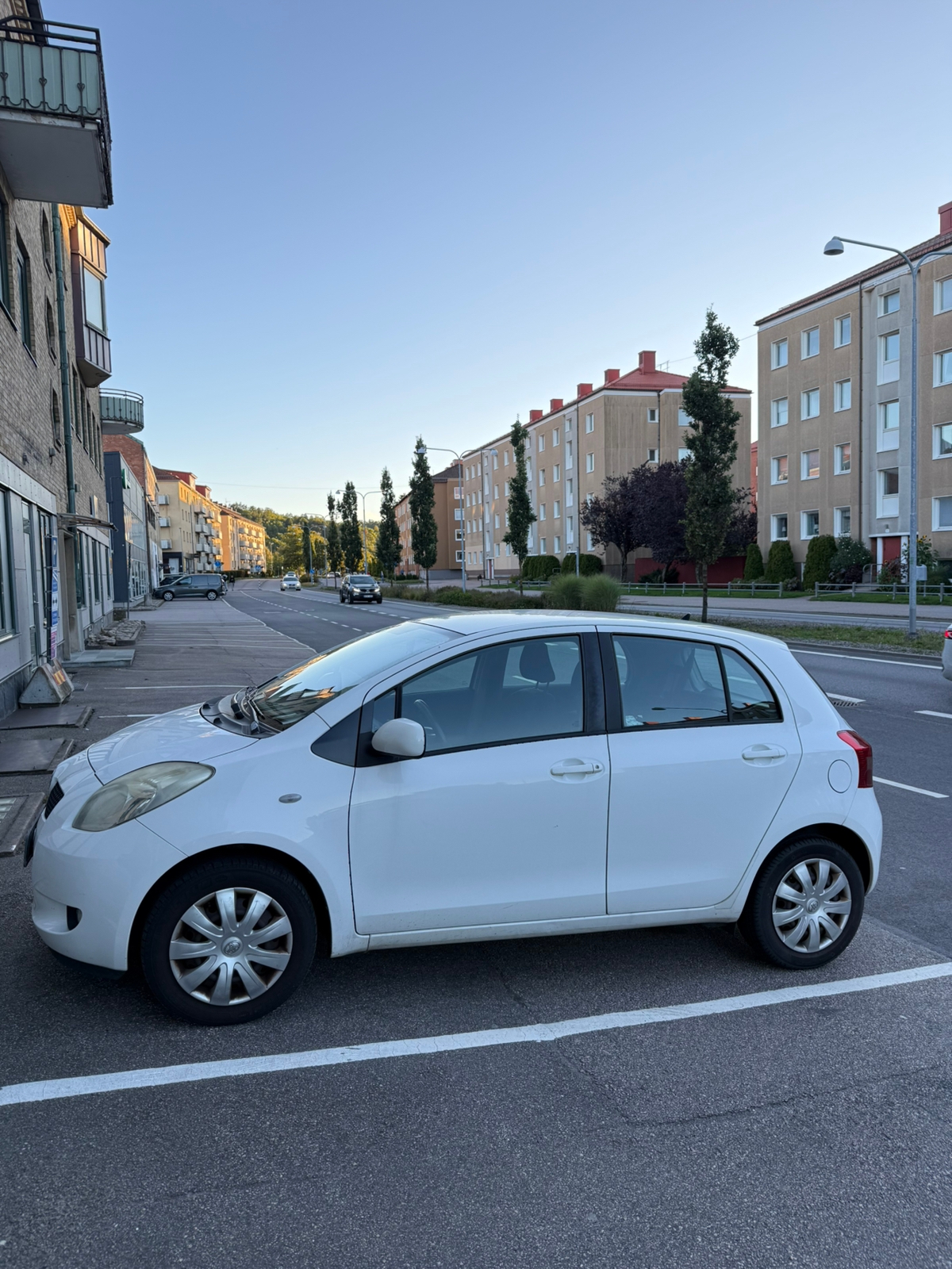 Toyota Yaris 5-dörrar 1.3 VVT-i Manuell 2008, bild 2/5