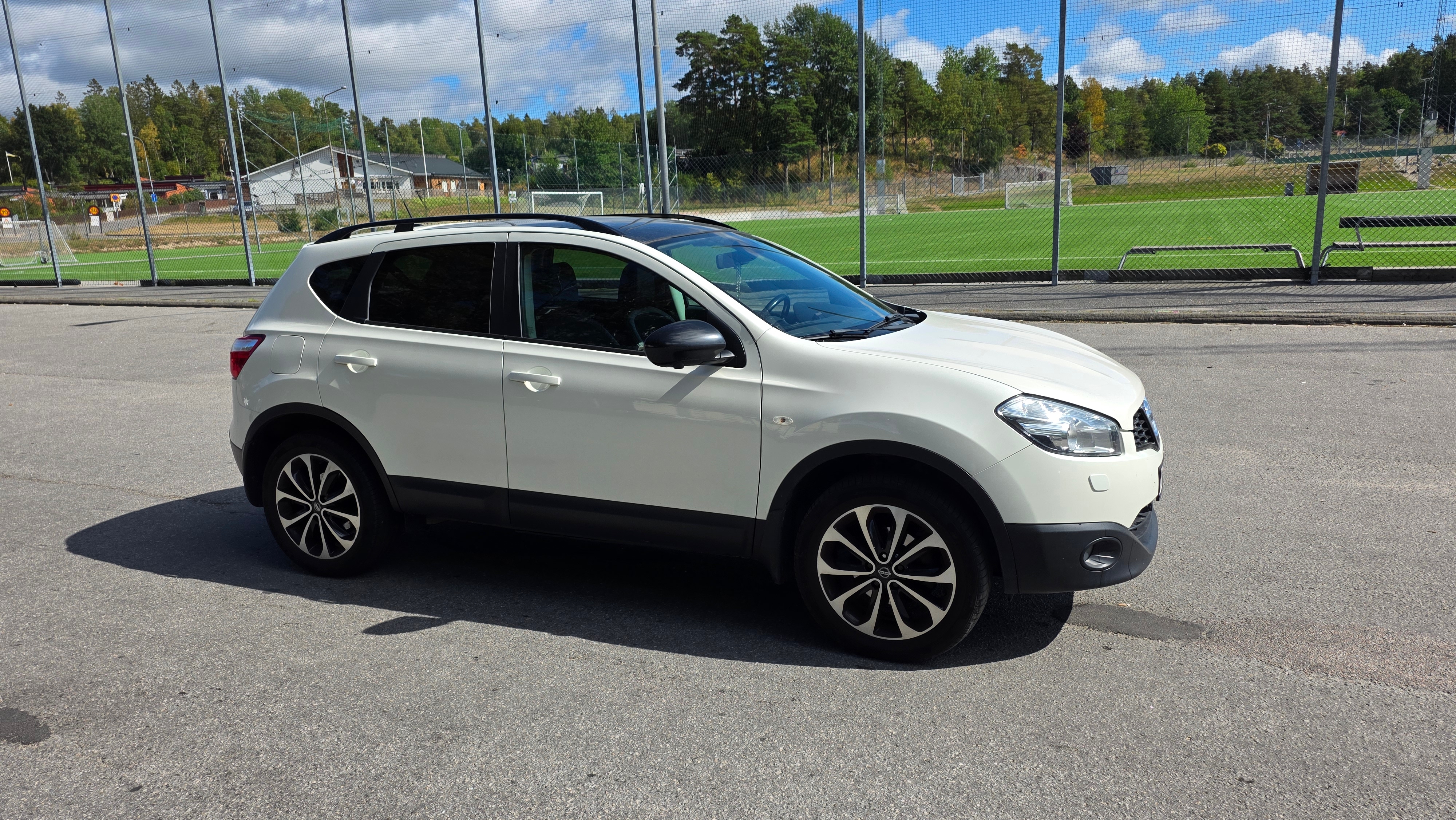 Nissan Qashqai 2.0 CVT 2013, bild 4/6