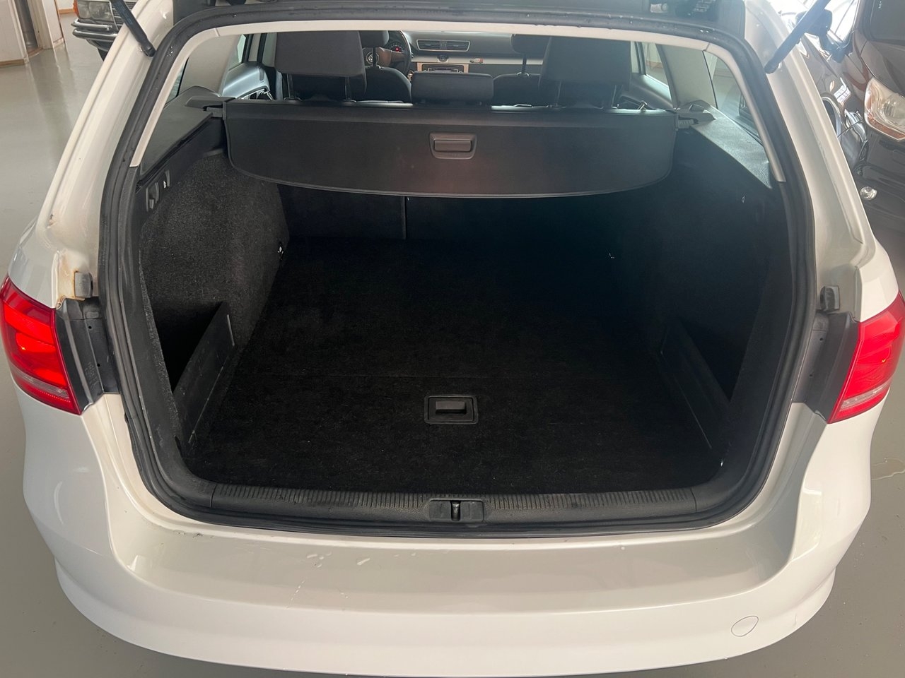 Volkswagen Passat 2011, bild 7/10