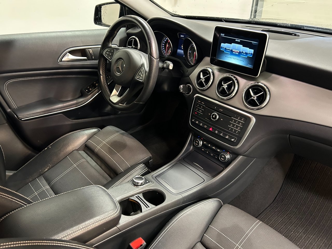 Mercedes-Benz GLA 2016, photo 6/10