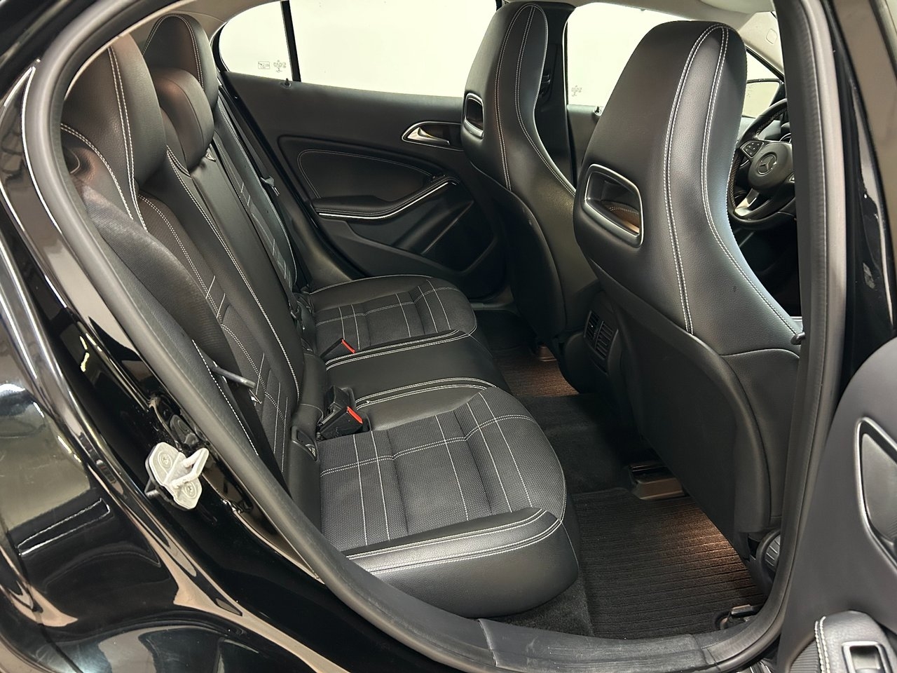 Mercedes-Benz GLA 2016, photo 7/10