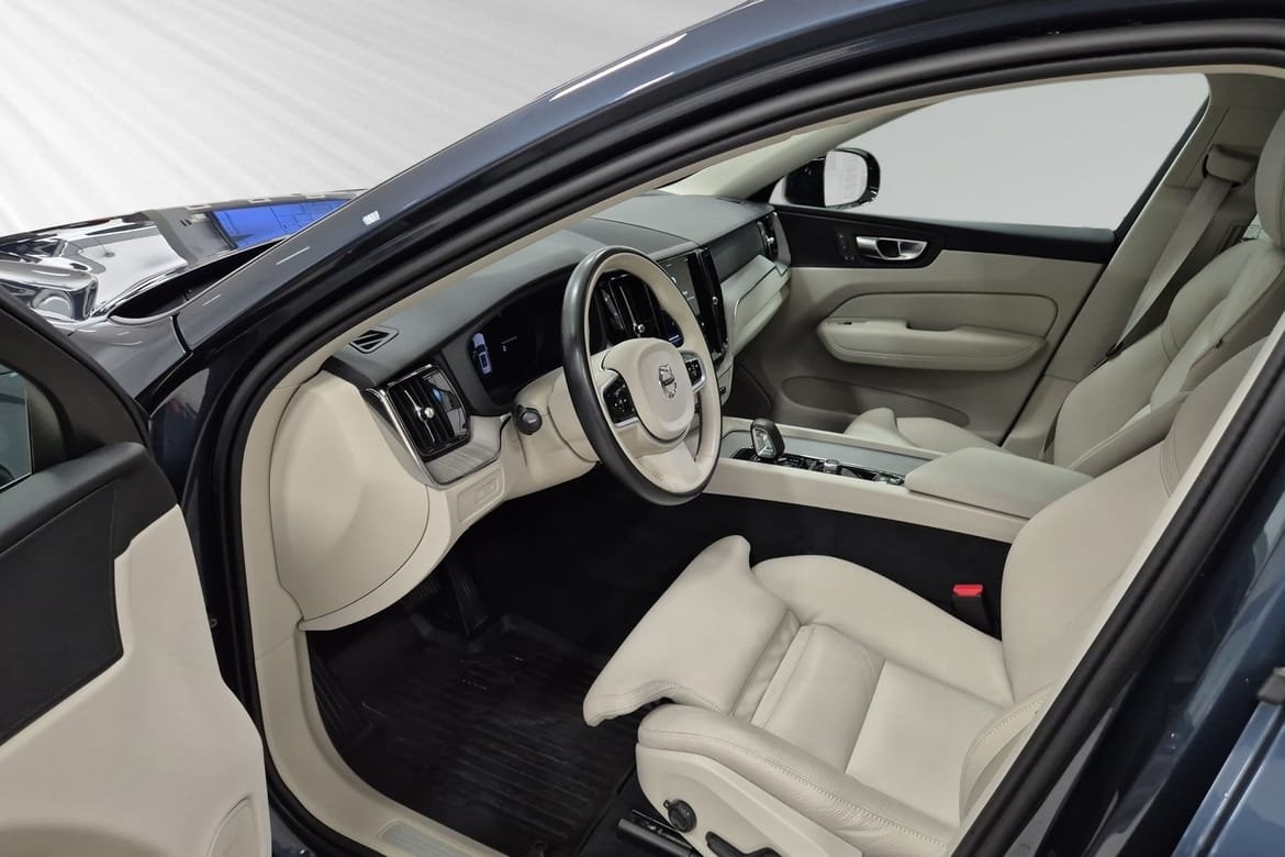 Volvo XC60 2025, photo 7/10
