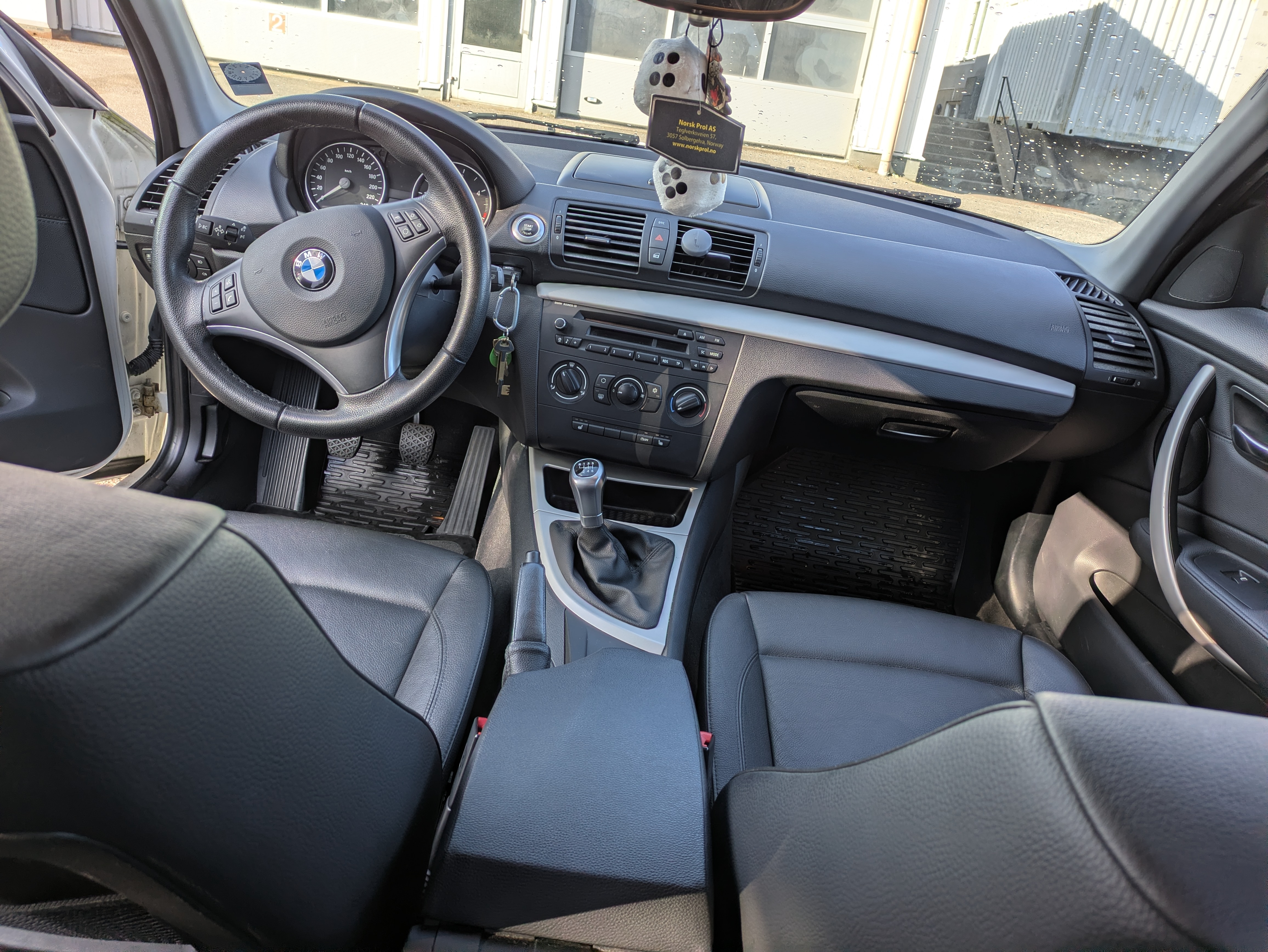 BMW 118 d 5-dörrars Manuell 2010, bild 6/8