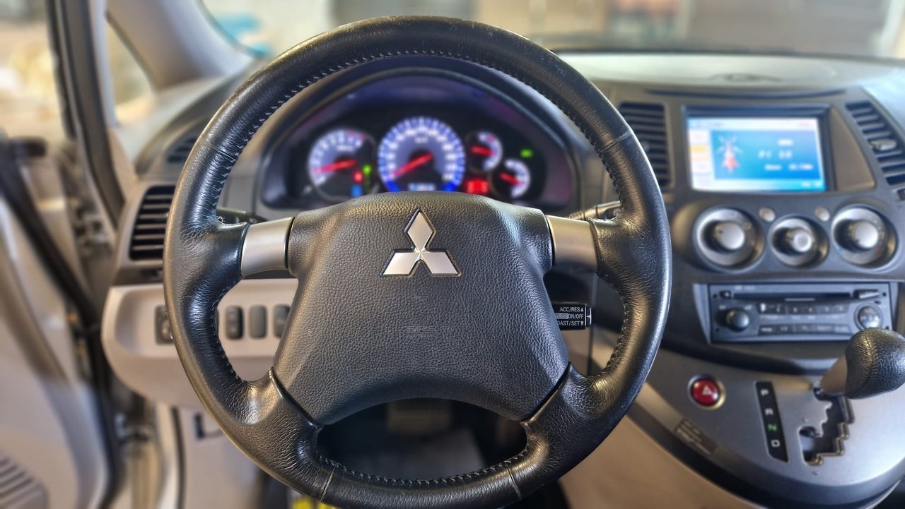 Mitsubishi Grandis 2006, photo 7/10