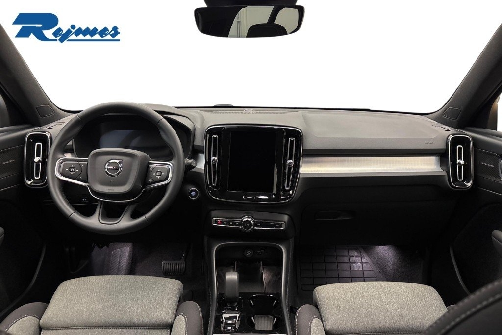 Volvo XC40 B3 FWD Bensin Plus Dark 2026, bild 2/10