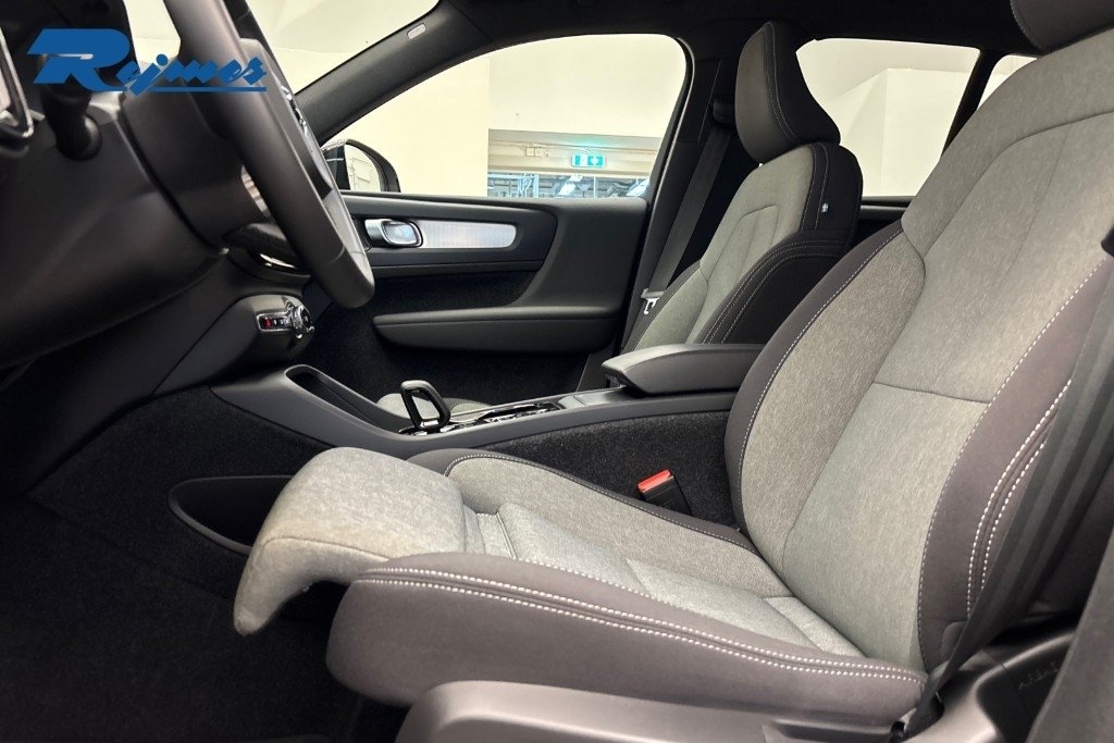 Volvo XC40 B3 FWD Bensin Plus Dark 2026, bild 6/10
