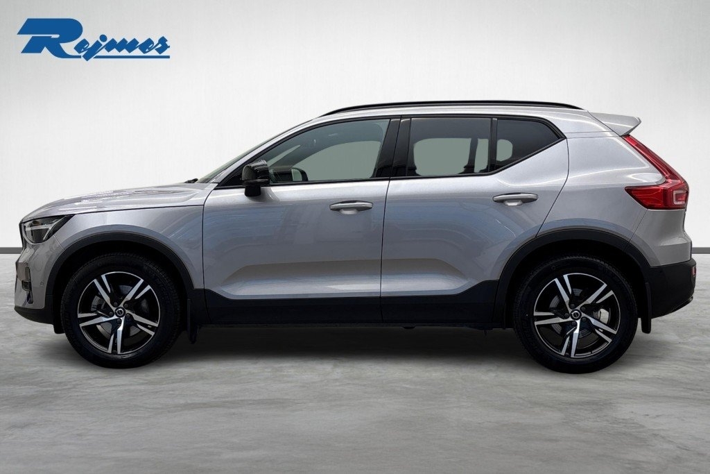Volvo XC40 B3 FWD Bensin Plus Dark 2026, bild 4/10