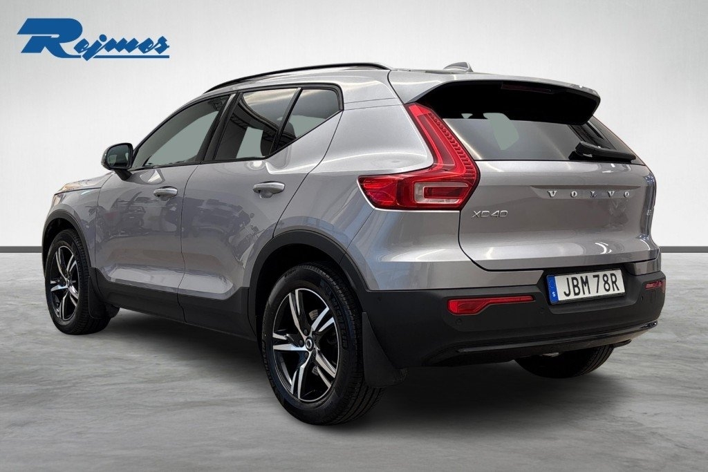 Volvo XC40 B3 FWD Bensin Plus Dark 2026, bild 3/10