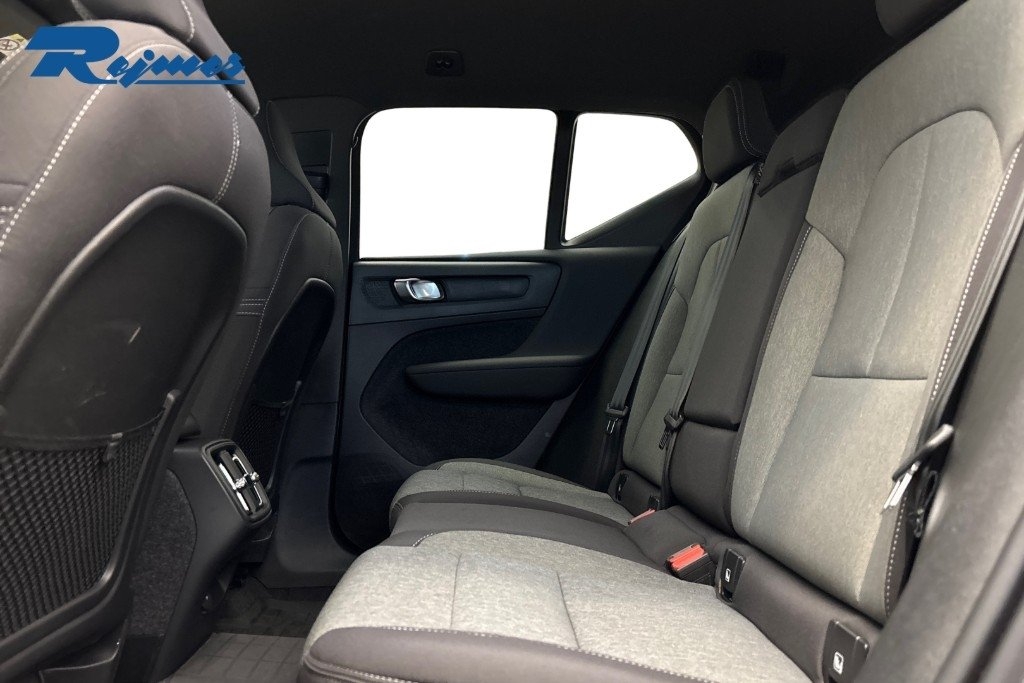 Volvo XC40 B3 FWD Bensin Plus Dark 2026, bild 7/10
