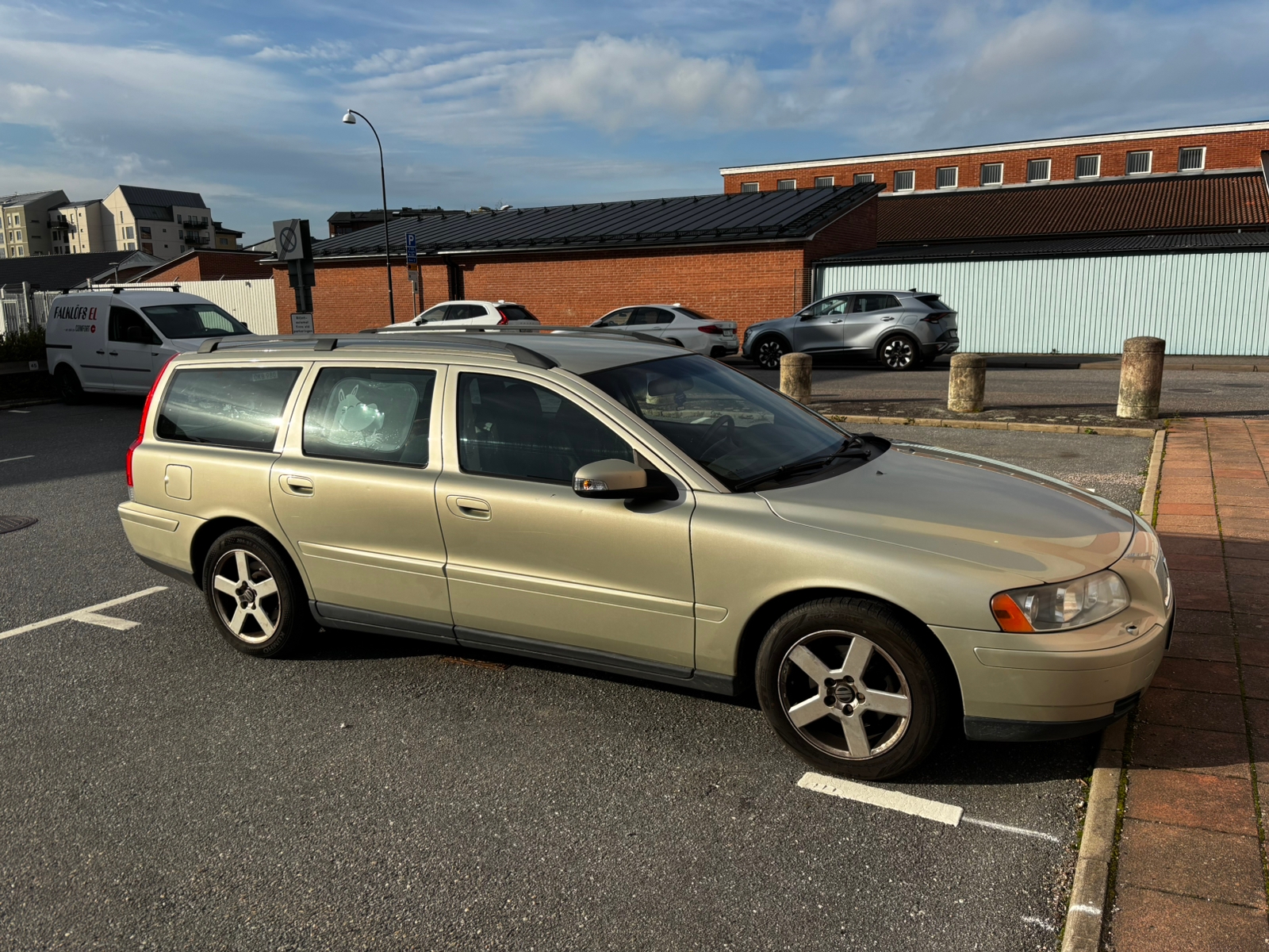 Volvo V70 2.4 Manuell 2007, bild 2/4