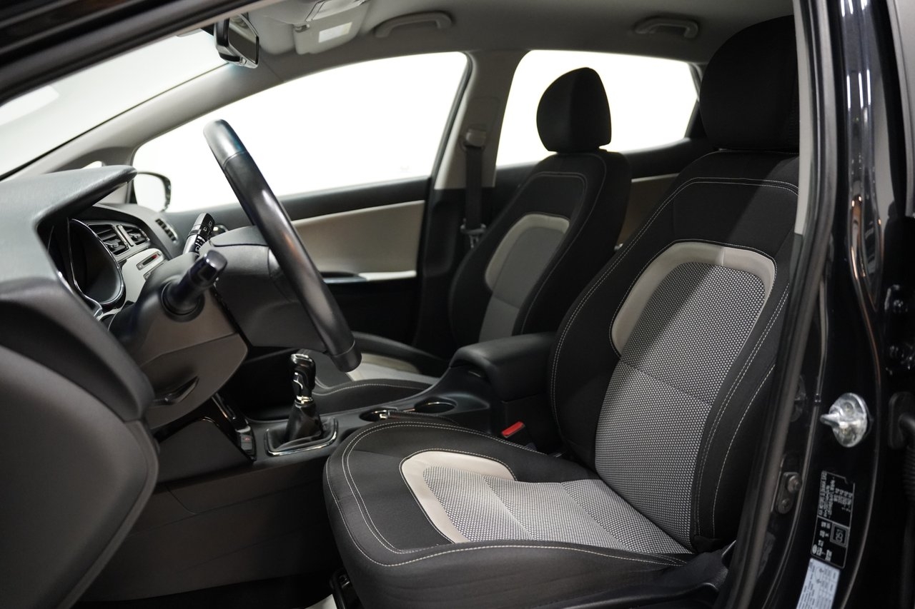 Kia Ceed 2015, photo 7/10