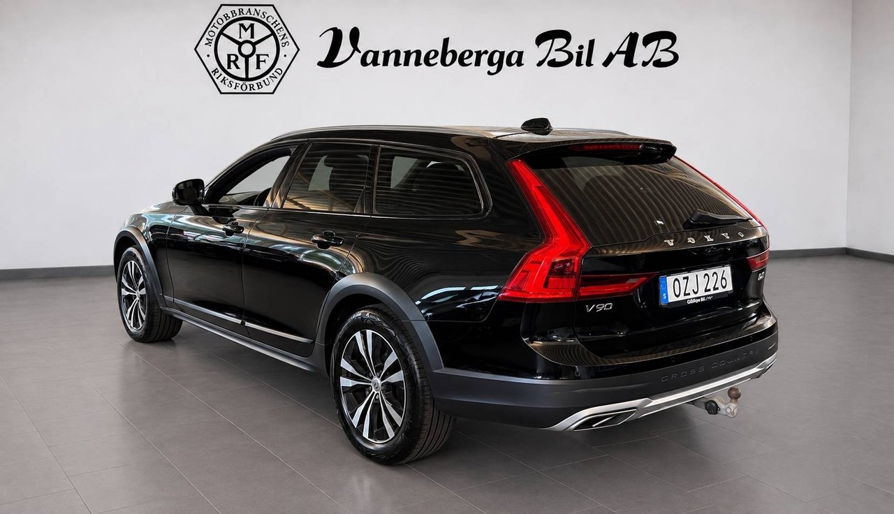 Volvo V90 Cross Country 2018, photo 4/7