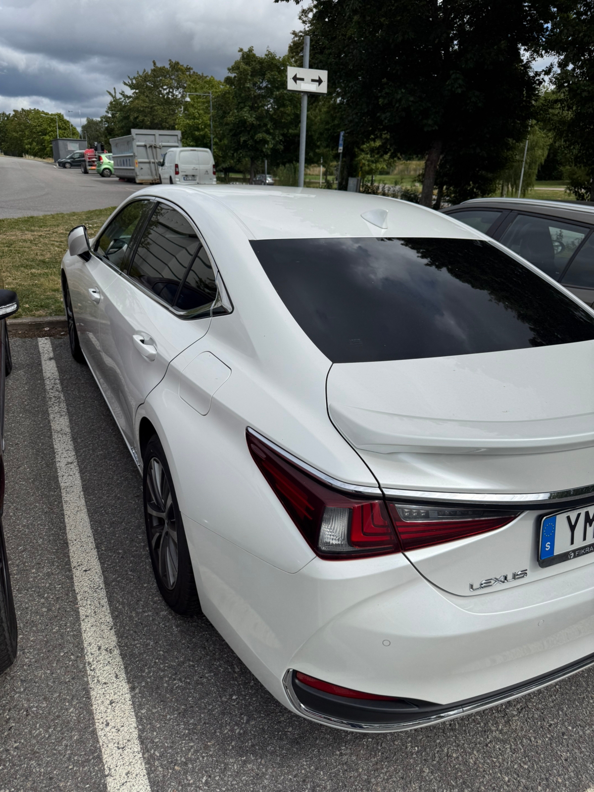 Lexus ES 300h 2.5 E-CVT 2020, photo 4/9
