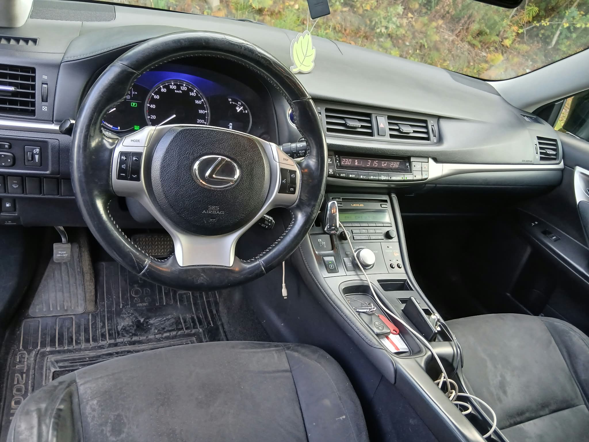 Lexus CT 200h 1.8 CVT 2011, kuva 4/6