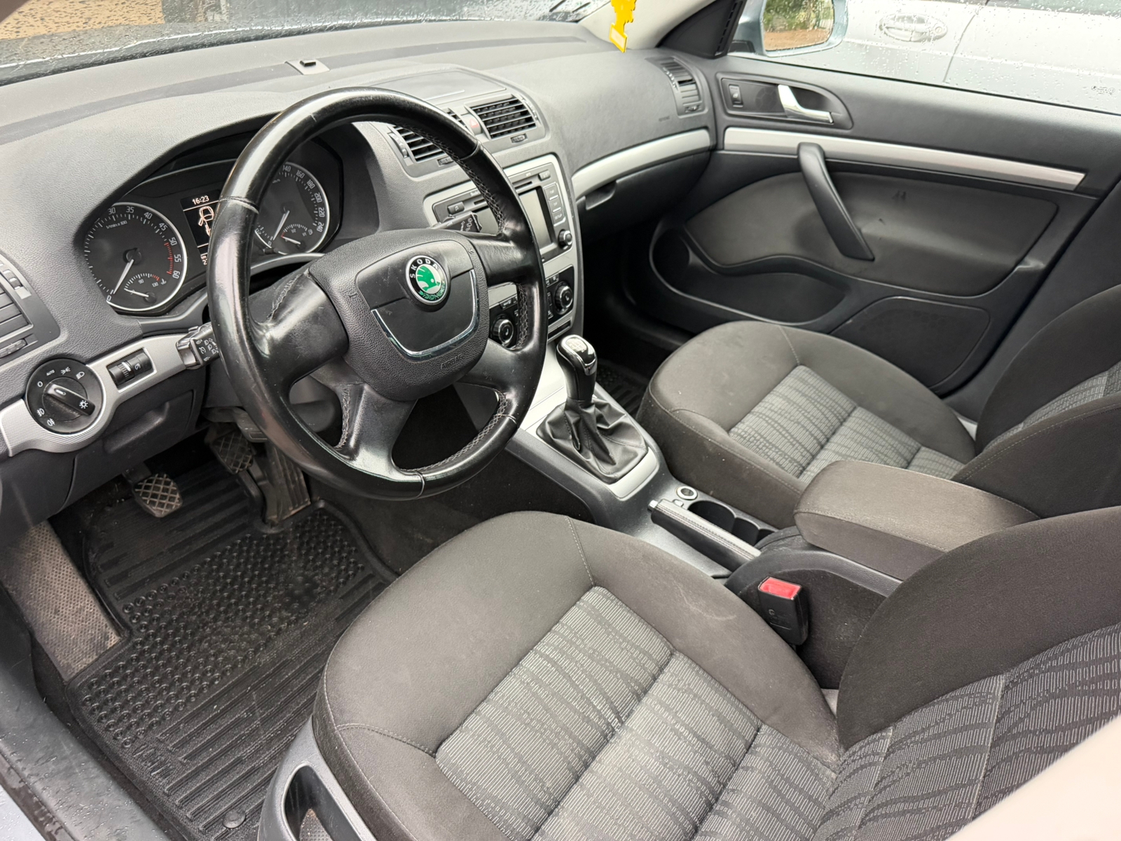 Skoda Octavia Kombi 1.6 TDI Manuell 2012, bild 6/8