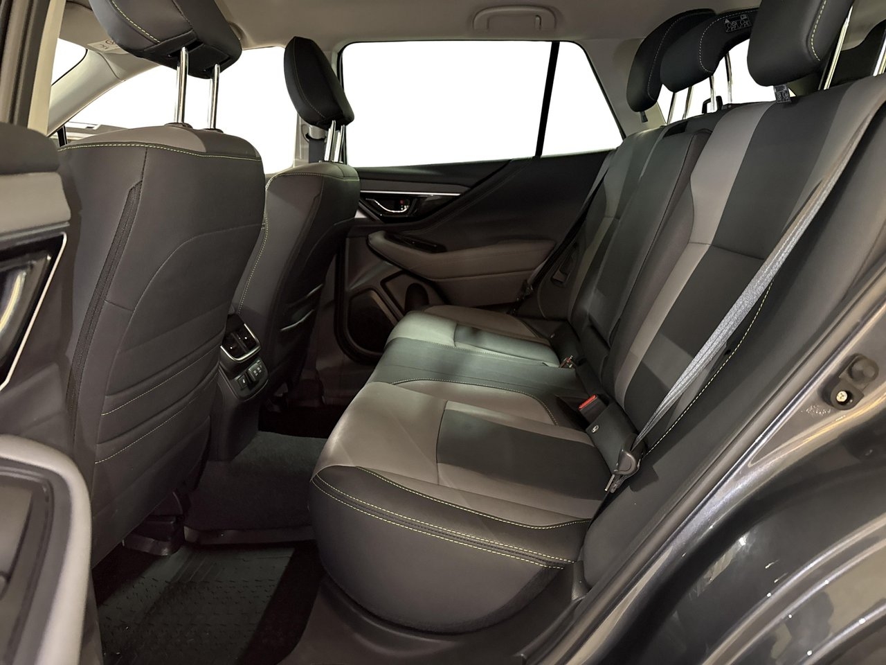 Subaru Outback 2023, photo 4/10