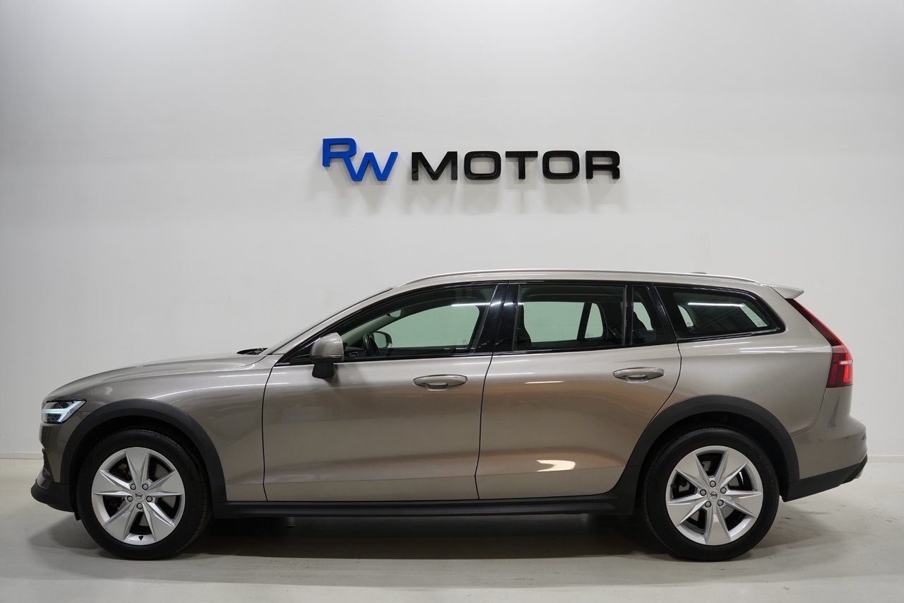 Volvo V60 Cross Country 2022, photo 3/10