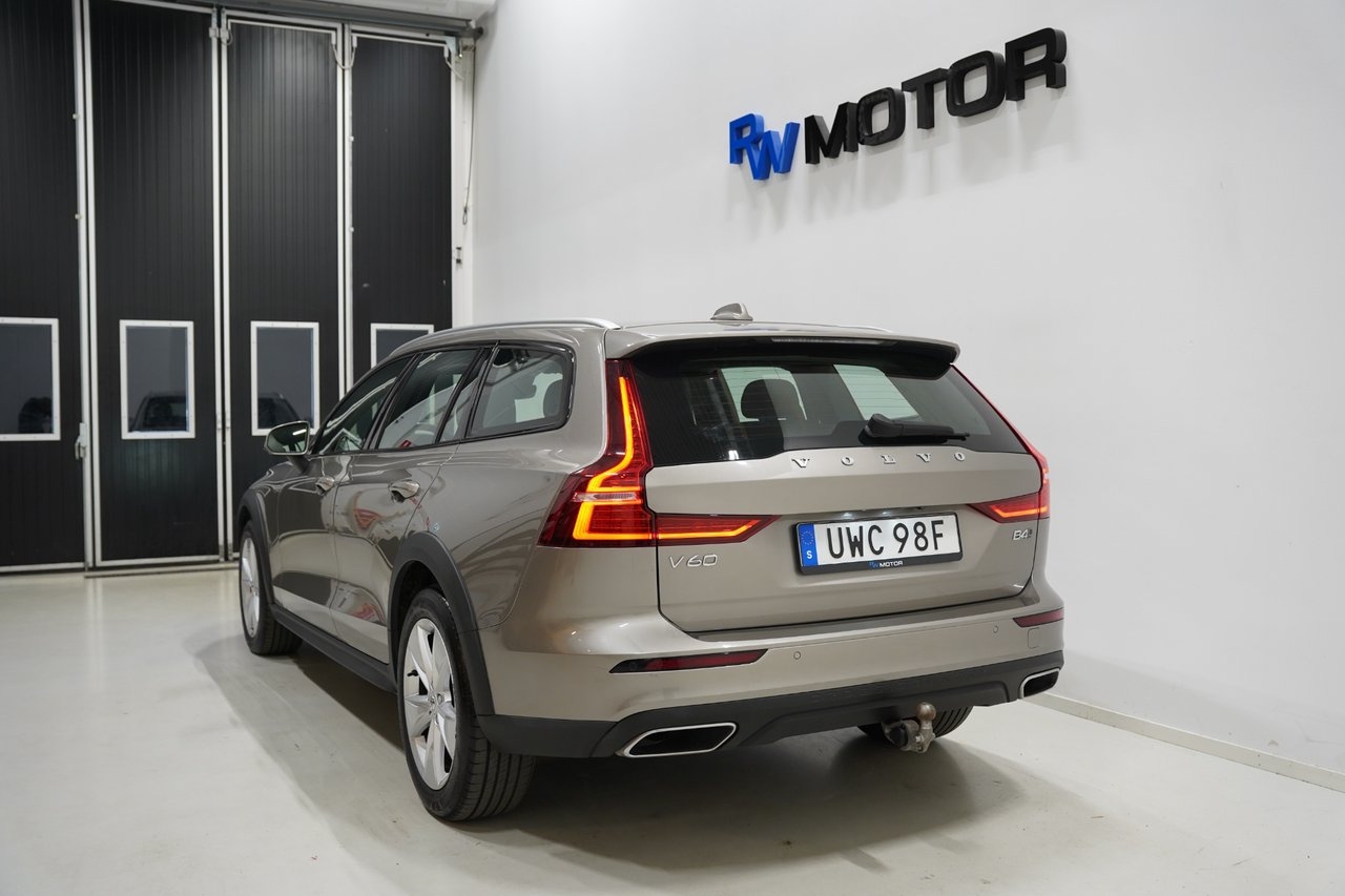 Volvo V60 Cross Country 2022, photo 4/10