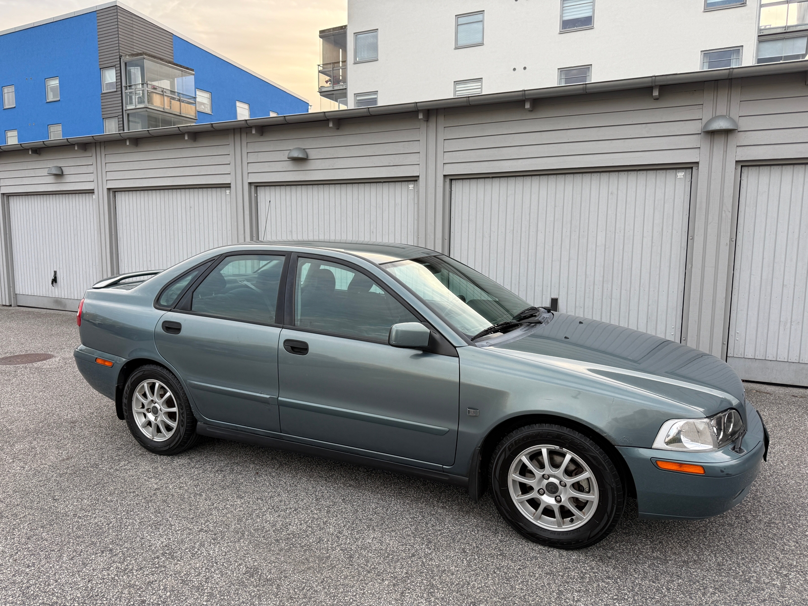 Volvo S40 1.8 Manuell NYBESIKTIGAD 2003, bild 2/7