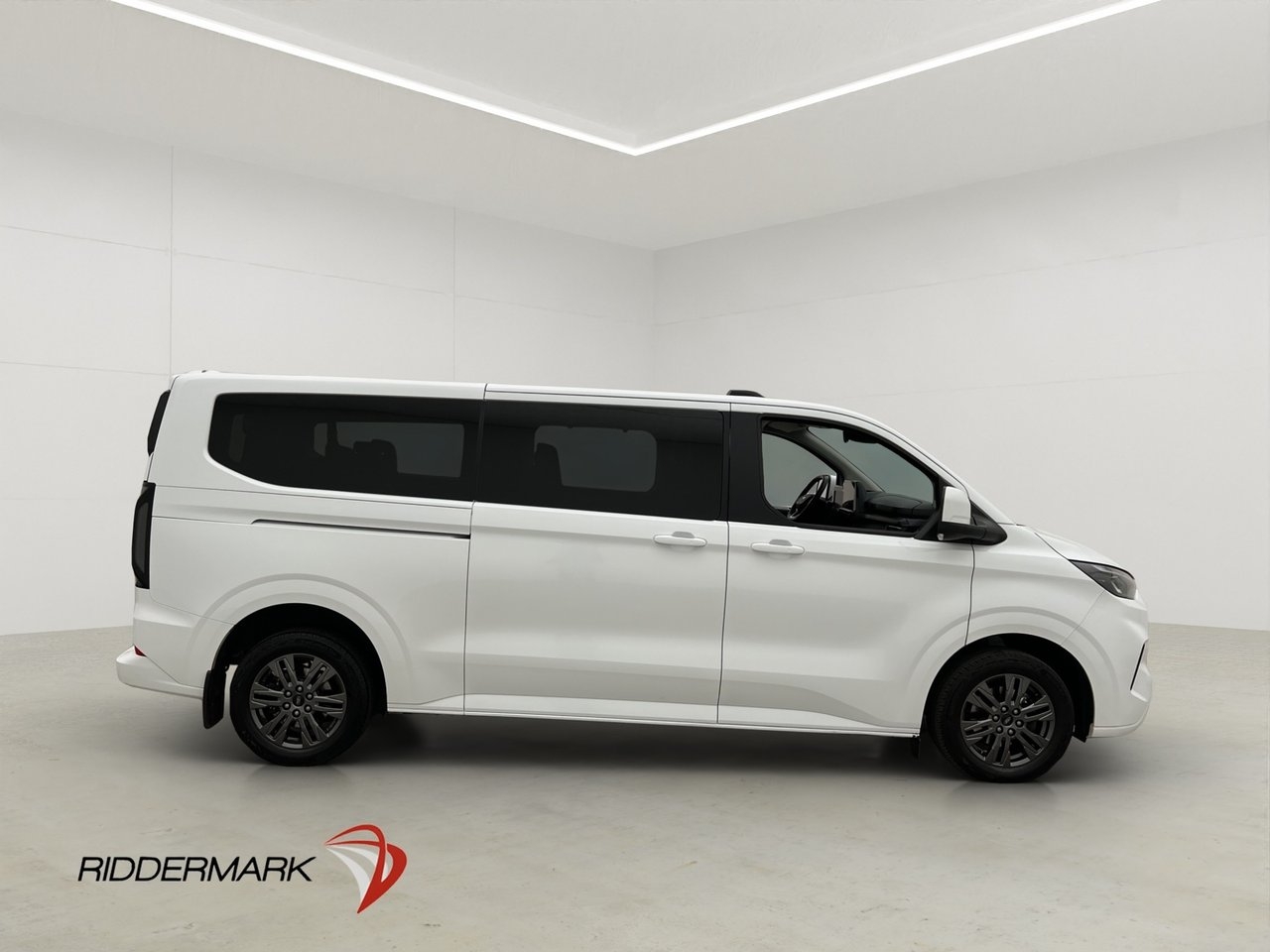 Ford Tourneo Custom 2025, bild 2/10