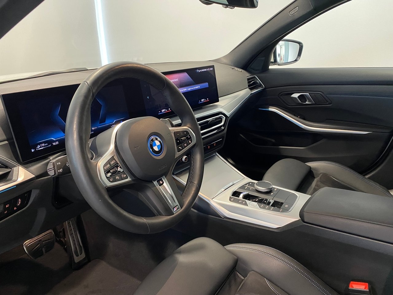 BMW 330 2024, bild 5/10